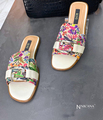 iLVi084-Sandals: Beige-colored