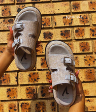 Load image into Gallery viewer, iLVi069-Sandals: Biege