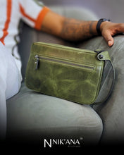 Load image into Gallery viewer, SKARLET033- Emerald leather clutch bag