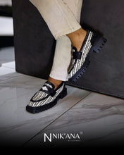 Load image into Gallery viewer, iLVi037-Slip on: Black-Beige