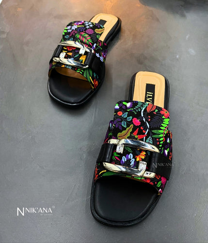 iLVi084-Sandals: Black-colored