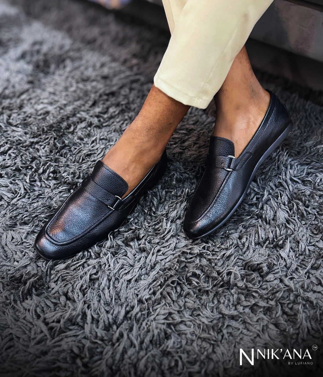 iLVi021-Slip on: Black