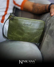 Load image into Gallery viewer, SKARLET033- Emerald leather clutch bag