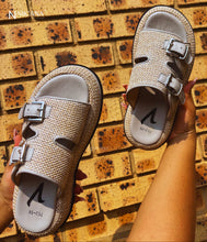 Load image into Gallery viewer, iLVi069-Sandals: Biege