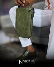 Load image into Gallery viewer, SKARLET033- Emerald leather clutch bag