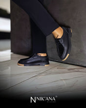 Load image into Gallery viewer, iLVi012-Lace up: Black