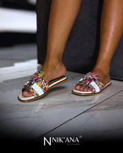 Load image into Gallery viewer, iLVi084-Sandals: Beige-colored