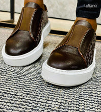 Load image into Gallery viewer, 176  Lufiano Slip On : Brown