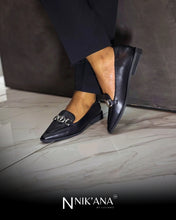 Load image into Gallery viewer, iLVi048-Slip on: Black