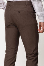 Load image into Gallery viewer, 38033 Chinos: Brown