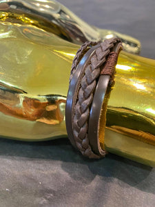 Leather bracelet: Accessory
